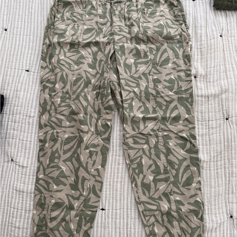 Old Navy Women’s Olive and Beige tapered linen Pants
